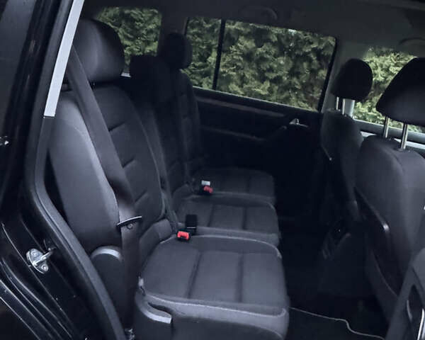 Черный Фольксваген Туран, объемом двигателя 1.6 л и пробегом 191 тыс. км за 7900 $, фото 28 на Automoto.ua