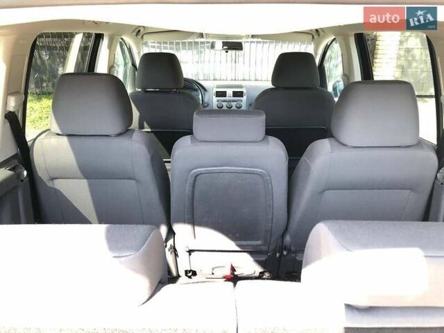 Черный Фольксваген Туран, объемом двигателя 1.9 л и пробегом 294 тыс. км за 7400 $, фото 7 на Automoto.ua