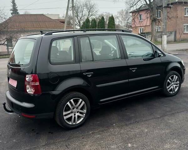 Черный Фольксваген Туран, объемом двигателя 1.6 л и пробегом 249 тыс. км за 7999 $, фото 21 на Automoto.ua