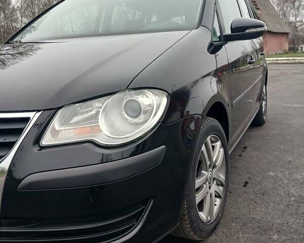 Черный Фольксваген Туран, объемом двигателя 1.6 л и пробегом 249 тыс. км за 7999 $, фото 45 на Automoto.ua