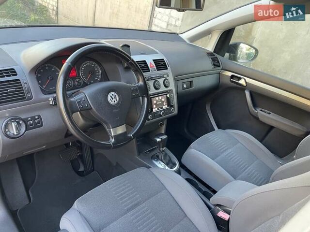 Черный Фольксваген Туран, объемом двигателя 1.4 л и пробегом 238 тыс. км за 7888 $, фото 48 на Automoto.ua