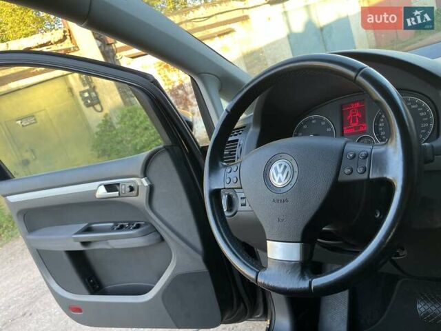 Черный Фольксваген Туран, объемом двигателя 1.4 л и пробегом 238 тыс. км за 7888 $, фото 51 на Automoto.ua