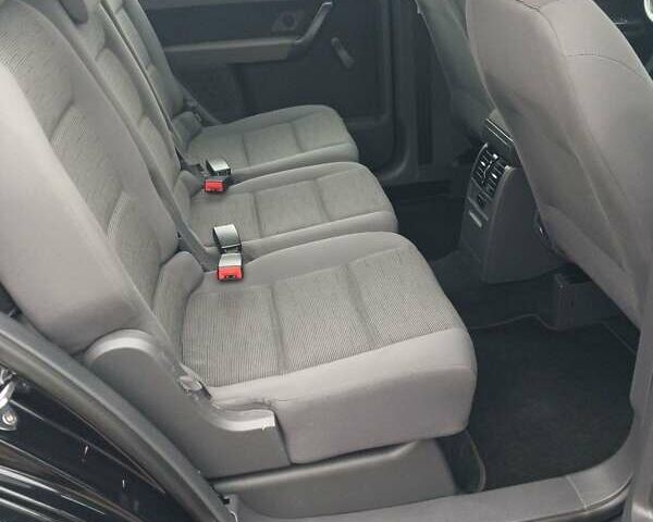 Черный Фольксваген Туран, объемом двигателя 1.6 л и пробегом 249 тыс. км за 7999 $, фото 34 на Automoto.ua