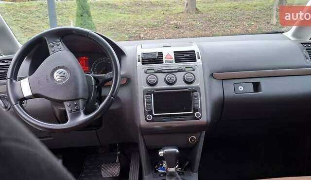 Чорний Фольксваген Туран, об'ємом двигуна 1.98 л та пробігом 245 тис. км за 10500 $, фото 6 на Automoto.ua