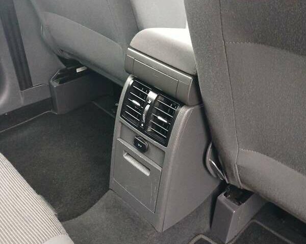 Черный Фольксваген Туран, объемом двигателя 1.6 л и пробегом 249 тыс. км за 7999 $, фото 36 на Automoto.ua