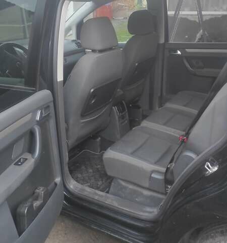 Черный Фольксваген Туран, объемом двигателя 1.39 л и пробегом 207 тыс. км за 7788 $, фото 15 на Automoto.ua