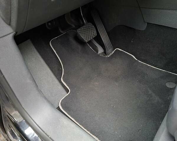 Черный Фольксваген Туран, объемом двигателя 1.4 л и пробегом 178 тыс. км за 7200 $, фото 10 на Automoto.ua