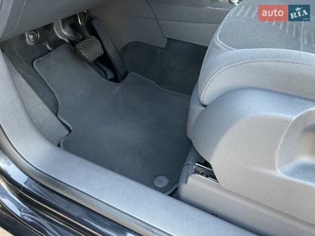 Черный Фольксваген Туран, объемом двигателя 1.4 л и пробегом 238 тыс. км за 7888 $, фото 55 на Automoto.ua