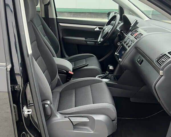 Черный Фольксваген Туран, объемом двигателя 1.4 л и пробегом 213 тыс. км за 8100 $, фото 41 на Automoto.ua