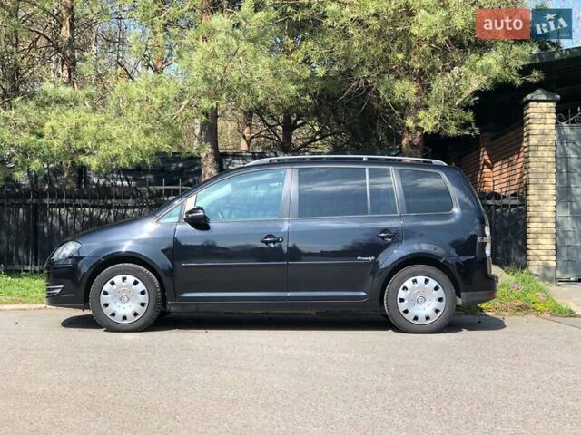 Черный Фольксваген Туран, объемом двигателя 1.9 л и пробегом 294 тыс. км за 7400 $, фото 1 на Automoto.ua