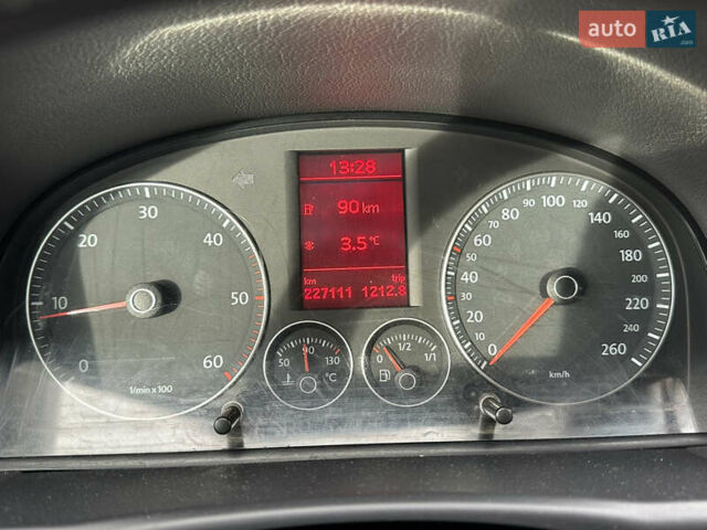 Чорний Фольксваген Туран, об'ємом двигуна 1.97 л та пробігом 336 тис. км за 8200 $, фото 43 на Automoto.ua
