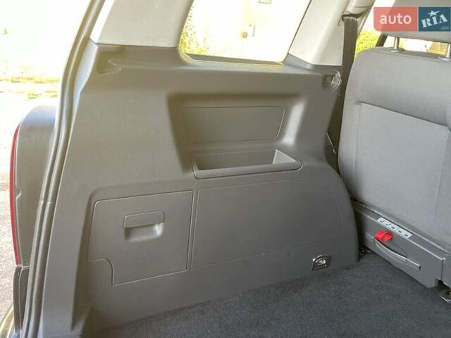 Черный Фольксваген Туран, объемом двигателя 1.4 л и пробегом 238 тыс. км за 7888 $, фото 225 на Automoto.ua