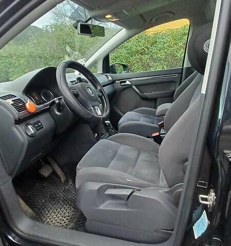 Чорний Фольксваген Туран, об'ємом двигуна 1.6 л та пробігом 208 тис. км за 9500 $, фото 2 на Automoto.ua