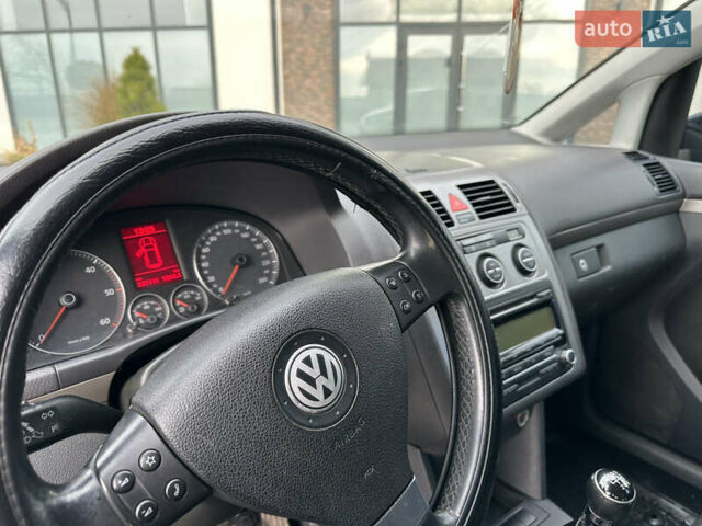 Чорний Фольксваген Туран, об'ємом двигуна 1.97 л та пробігом 336 тис. км за 8200 $, фото 34 на Automoto.ua