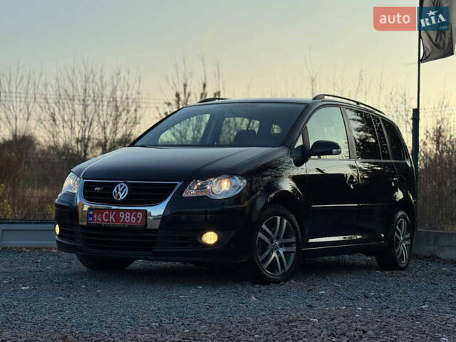 Черный Фольксваген Туран, объемом двигателя 1.6 л и пробегом 215 тыс. км за 7890 $, фото 1 на Automoto.ua