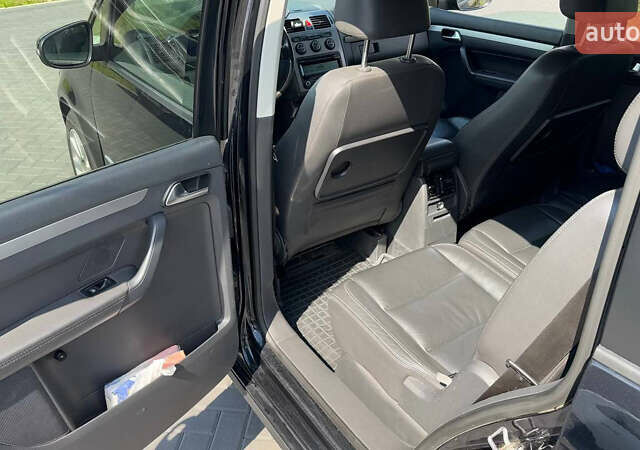 Черный Фольксваген Туран, объемом двигателя 1.97 л и пробегом 285 тыс. км за 7100 $, фото 11 на Automoto.ua