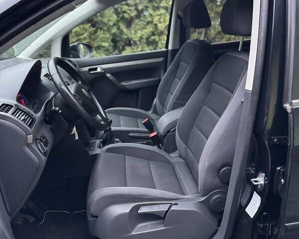 Черный Фольксваген Туран, объемом двигателя 1.6 л и пробегом 191 тыс. км за 7900 $, фото 17 на Automoto.ua