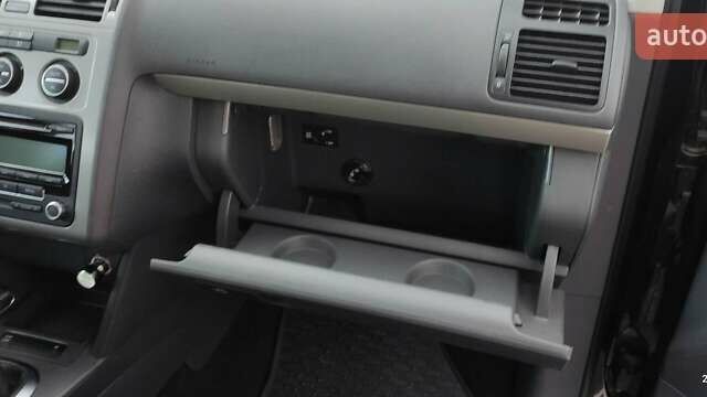 Черный Фольксваген Туран, объемом двигателя 1.39 л и пробегом 195 тыс. км за 8300 $, фото 25 на Automoto.ua