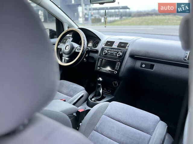 Черный Фольксваген Туран, объемом двигателя 1.6 л и пробегом 220 тыс. км за 8400 $, фото 19 на Automoto.ua