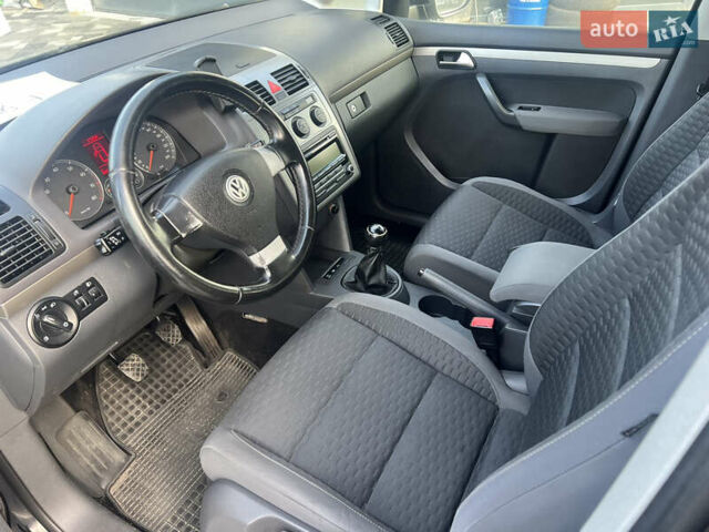 Черный Фольксваген Туран, объемом двигателя 1.4 л и пробегом 290 тыс. км за 6900 $, фото 9 на Automoto.ua