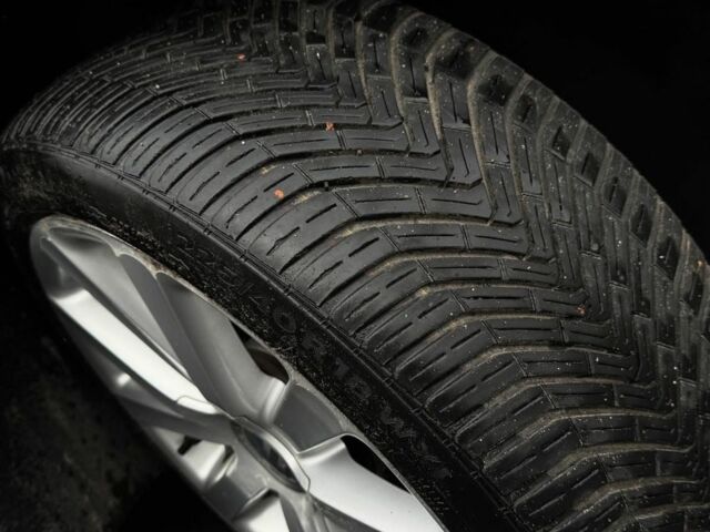 Черный Фольксваген Туран, объемом двигателя 2 л и пробегом 260 тыс. км за 9950 $, фото 19 на Automoto.ua