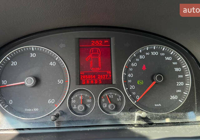 Черный Фольксваген Туран, объемом двигателя 1.97 л и пробегом 285 тыс. км за 7100 $, фото 9 на Automoto.ua