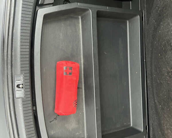 Черный Фольксваген Туран, объемом двигателя 1.4 л и пробегом 213 тыс. км за 8100 $, фото 35 на Automoto.ua