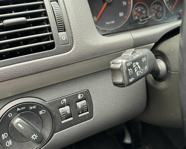 Черный Фольксваген Туран, объемом двигателя 1.4 л и пробегом 199 тыс. км за 7999 $, фото 18 на Automoto.ua