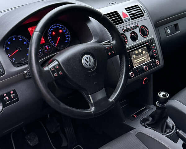 Черный Фольксваген Туран, объемом двигателя 1.6 л и пробегом 191 тыс. км за 7900 $, фото 16 на Automoto.ua