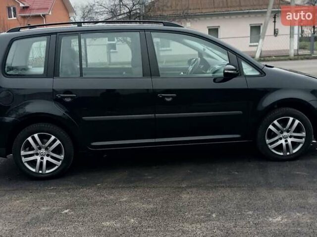 Черный Фольксваген Туран, объемом двигателя 1.6 л и пробегом 249 тыс. км за 7999 $, фото 4 на Automoto.ua