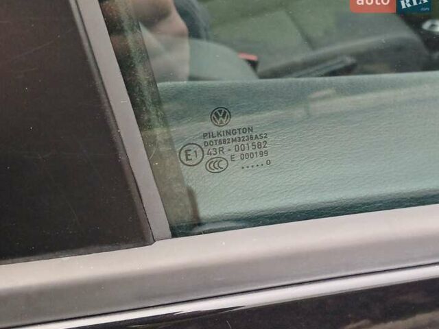 Черный Фольксваген Туран, объемом двигателя 1.6 л и пробегом 249 тыс. км за 7999 $, фото 43 на Automoto.ua