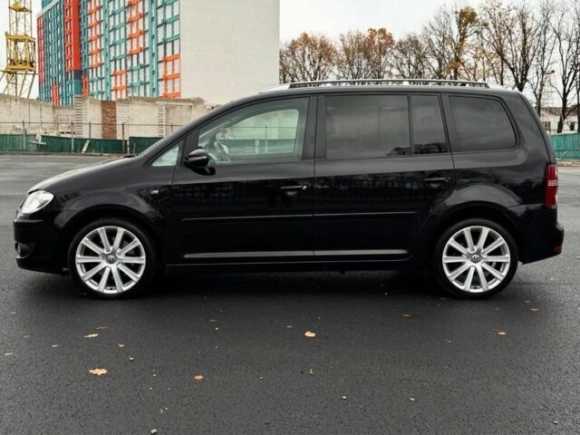 Черный Фольксваген Туран, объемом двигателя 2 л и пробегом 260 тыс. км за 9950 $, фото 1 на Automoto.ua
