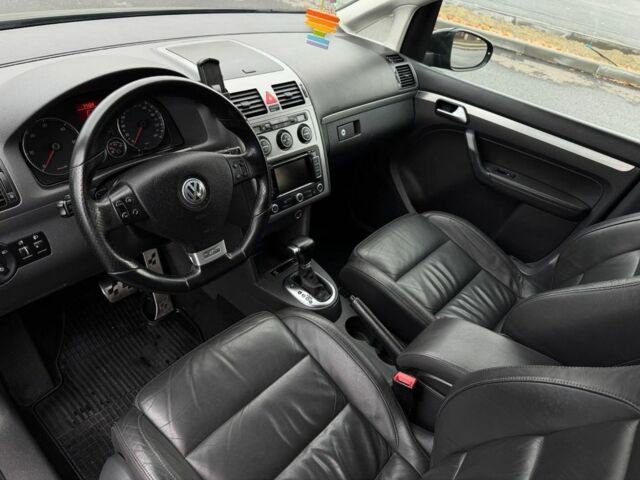 Черный Фольксваген Туран, объемом двигателя 2 л и пробегом 260 тыс. км за 9950 $, фото 7 на Automoto.ua