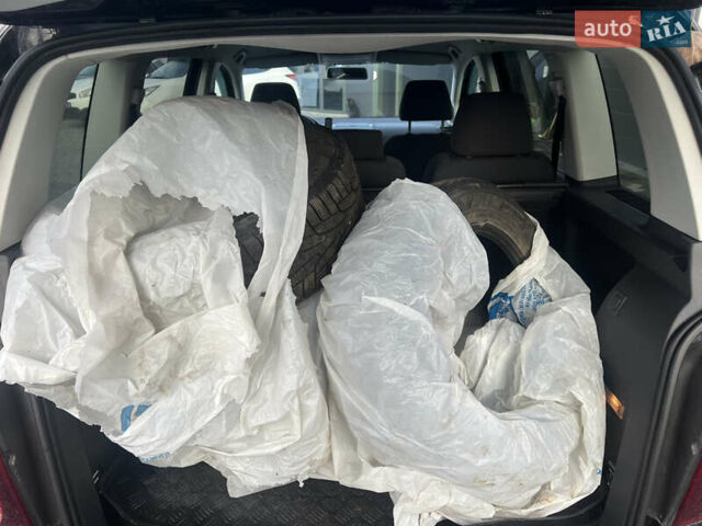 Черный Фольксваген Туран, объемом двигателя 1.4 л и пробегом 290 тыс. км за 6900 $, фото 7 на Automoto.ua