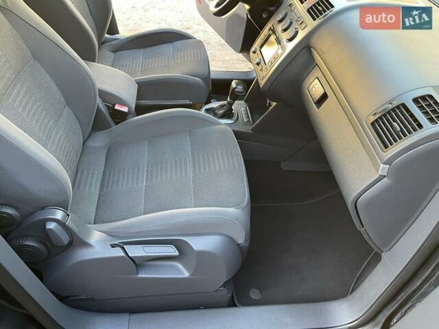 Черный Фольксваген Туран, объемом двигателя 1.4 л и пробегом 238 тыс. км за 7888 $, фото 236 на Automoto.ua