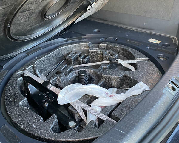 Чорний Фольксваген Туран, об'ємом двигуна 1.6 л та пробігом 227 тис. км за 9600 $, фото 28 на Automoto.ua