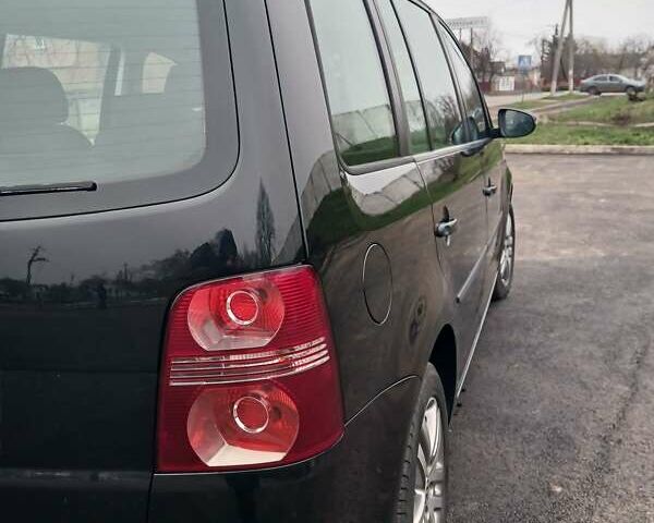 Черный Фольксваген Туран, объемом двигателя 1.6 л и пробегом 249 тыс. км за 7999 $, фото 48 на Automoto.ua