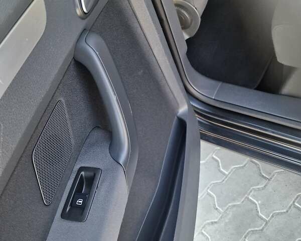 Черный Фольксваген Туран, объемом двигателя 1.4 л и пробегом 197 тыс. км за 8600 $, фото 12 на Automoto.ua