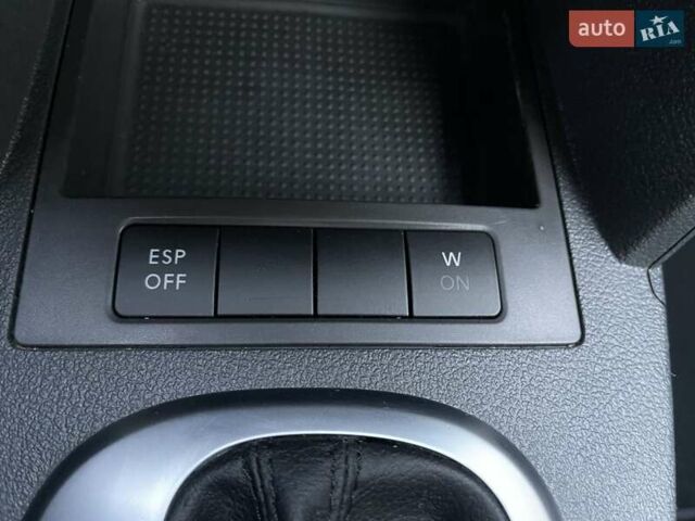 Черный Фольксваген Туран, объемом двигателя 1.4 л и пробегом 238 тыс. км за 7888 $, фото 121 на Automoto.ua