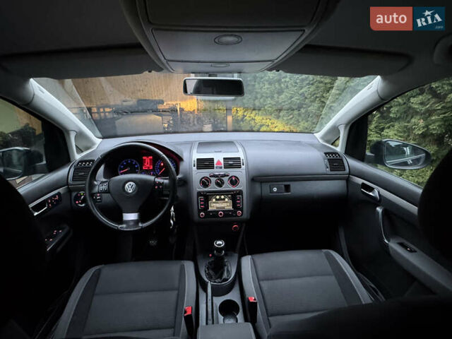 Черный Фольксваген Туран, объемом двигателя 1.6 л и пробегом 191 тыс. км за 7900 $, фото 18 на Automoto.ua