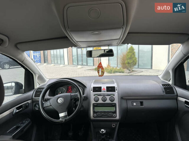 Чорний Фольксваген Туран, об'ємом двигуна 1.97 л та пробігом 336 тис. км за 8200 $, фото 40 на Automoto.ua