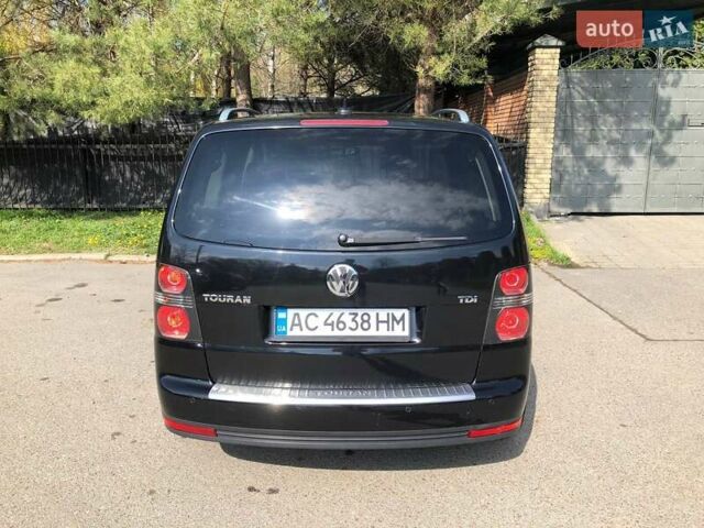 Черный Фольксваген Туран, объемом двигателя 1.9 л и пробегом 294 тыс. км за 7400 $, фото 4 на Automoto.ua