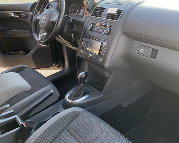 Чорний Фольксваген Туран, об'ємом двигуна 1.6 л та пробігом 227 тис. км за 9600 $, фото 12 на Automoto.ua