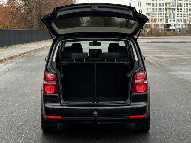 Черный Фольксваген Туран, объемом двигателя 2 л и пробегом 260 тыс. км за 9950 $, фото 16 на Automoto.ua