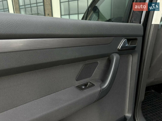 Чорний Фольксваген Туран, об'ємом двигуна 1.97 л та пробігом 336 тис. км за 8200 $, фото 29 на Automoto.ua