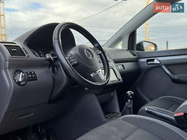 Чорний Фольксваген Туран, об'ємом двигуна 1.4 л та пробігом 187 тис. км за 6999 $, фото 13 на Automoto.ua