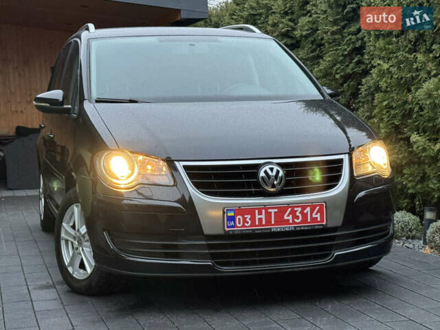 Черный Фольксваген Туран, объемом двигателя 1.6 л и пробегом 191 тыс. км за 7900 $, фото 2 на Automoto.ua