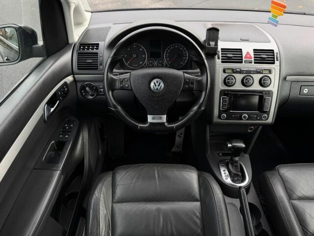 Черный Фольксваген Туран, объемом двигателя 2 л и пробегом 260 тыс. км за 9950 $, фото 12 на Automoto.ua