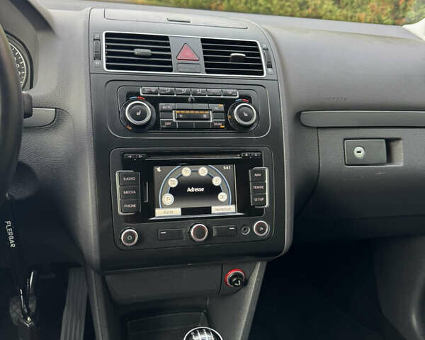 Чорний Фольксваген Туран, об'ємом двигуна 1.6 л та пробігом 185 тис. км за 11650 $, фото 36 на Automoto.ua