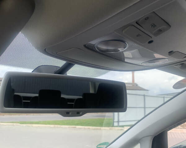 Черный Фольксваген Туран, объемом двигателя 1.97 л и пробегом 205 тыс. км за 12500 $, фото 7 на Automoto.ua